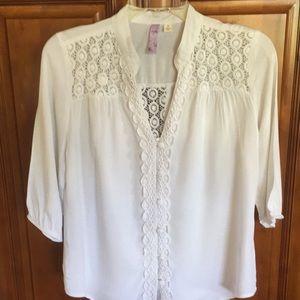 Off-white rayon and lace shirt